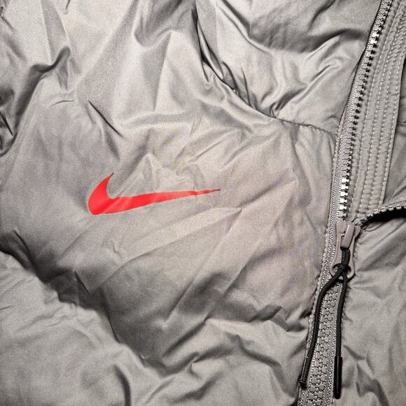 Nike Liverpool FC AXA Down Puffer Jacket Gray Red Logo Small - Picture 3 of 6